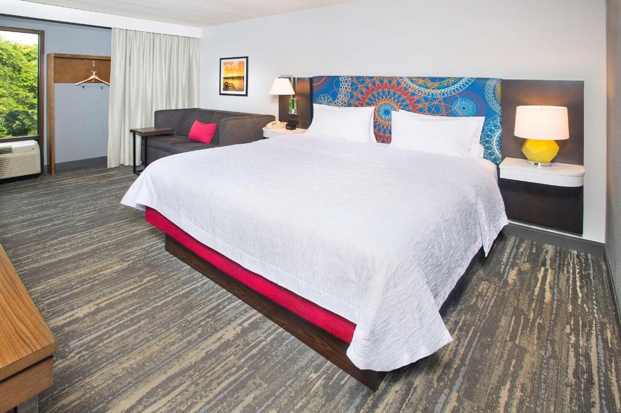 Hampton & Hotel