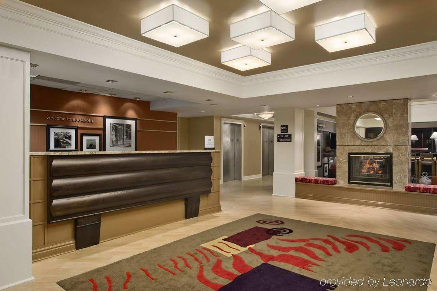 Hampton & Hotel